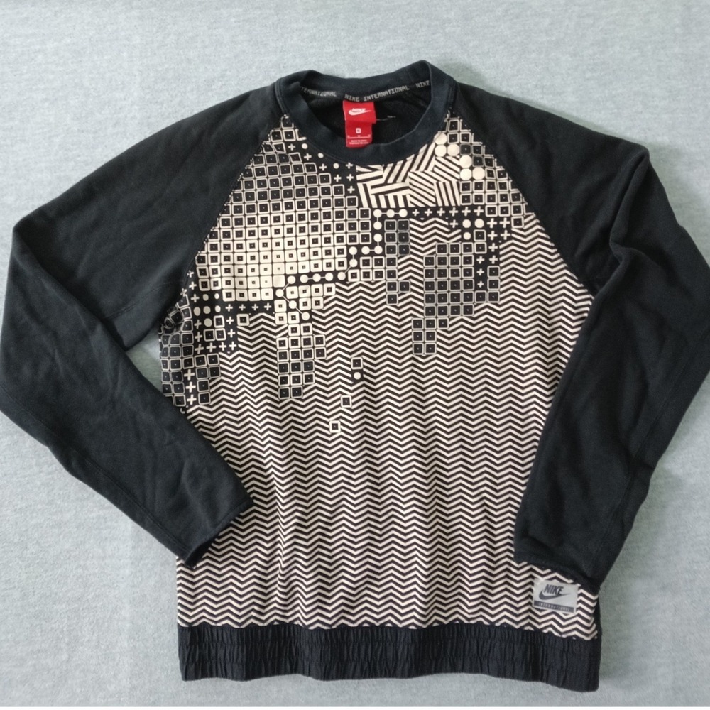 Nike International Mens Medium Black Geometric Graphic Crewneck Sweatshirt